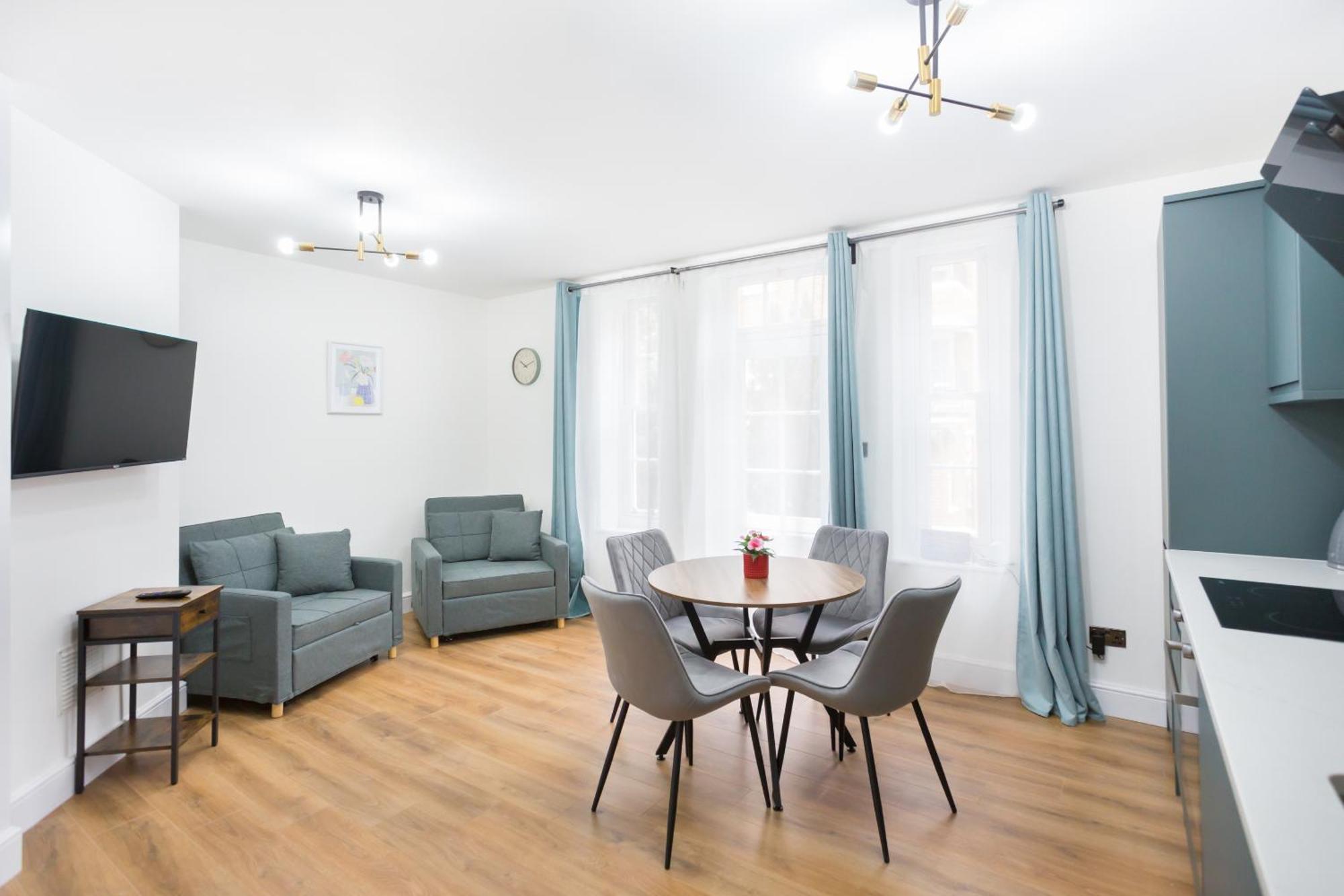 City Centre One Bedroom Apartment Next To Station, Newly Renovated 런던 외부 사진