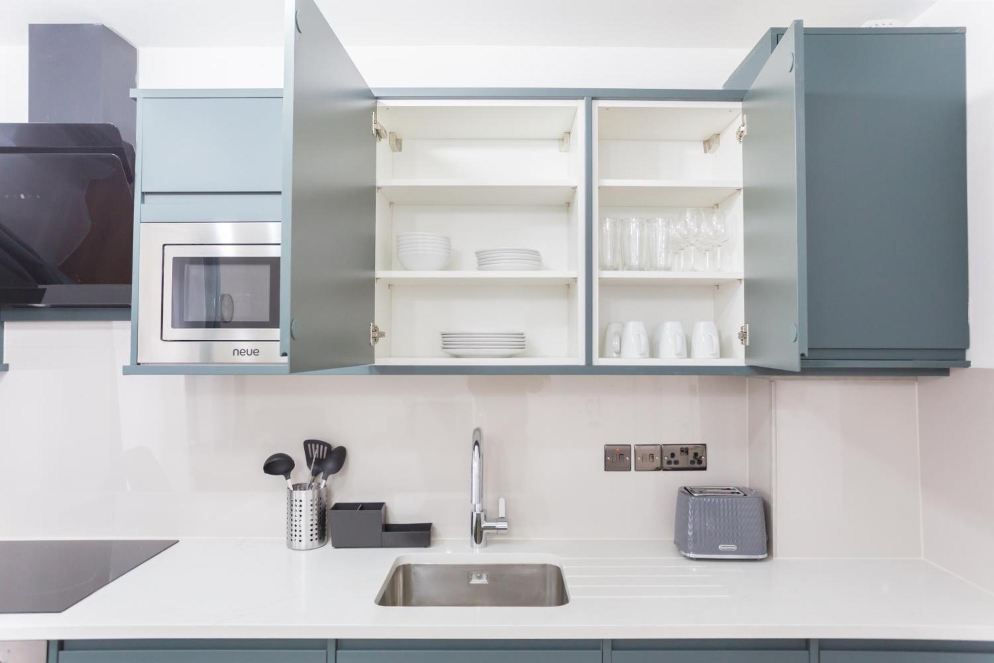 City Centre One Bedroom Apartment Next To Station, Newly Renovated 런던 외부 사진