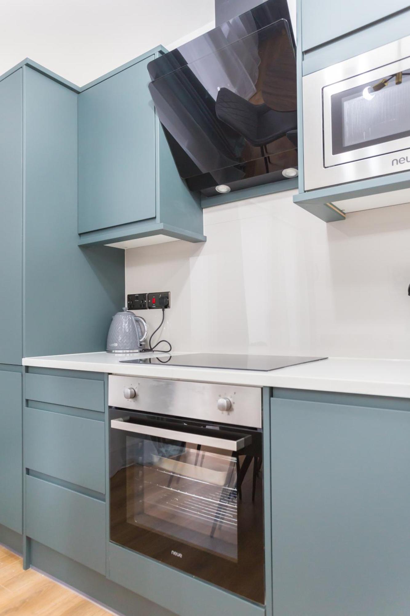 City Centre One Bedroom Apartment Next To Station, Newly Renovated 런던 외부 사진